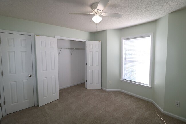 Building Photo - 214 Quietwood Dr