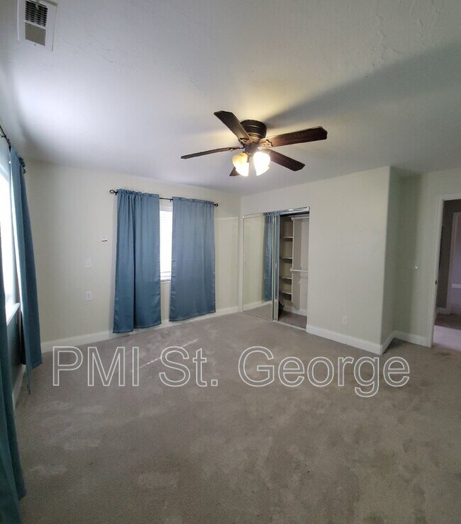 Building Photo - 1065 Canyon St