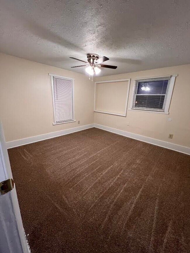 Building Photo - 112 Hazel St