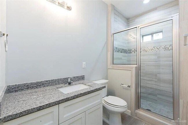 Building Photo - 2206 Liverpool Dr