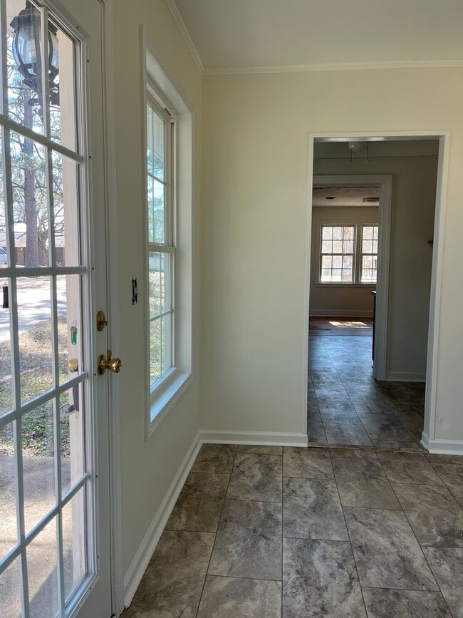 Building Photo - 209 Lincoln Ave