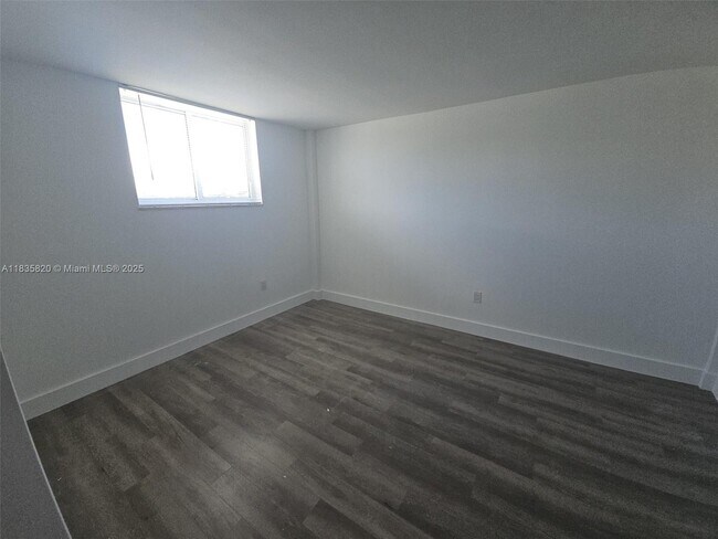 Building Photo - 8101 Crespi Blvd