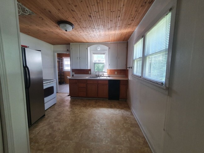 Building Photo - Home in Rolla