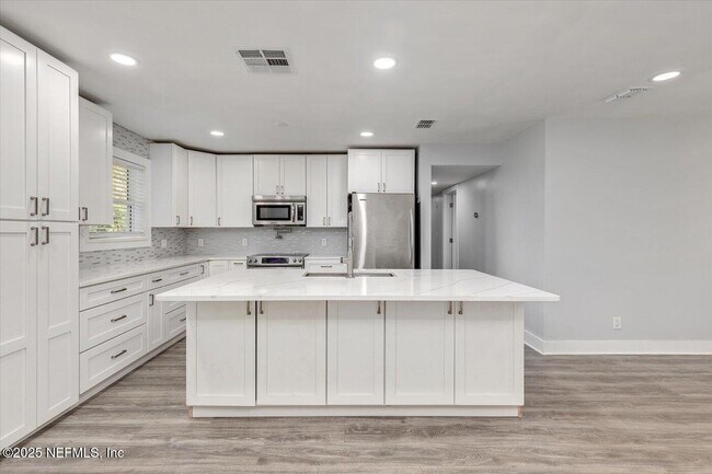 Building Photo - 6643 Greenfern Ln