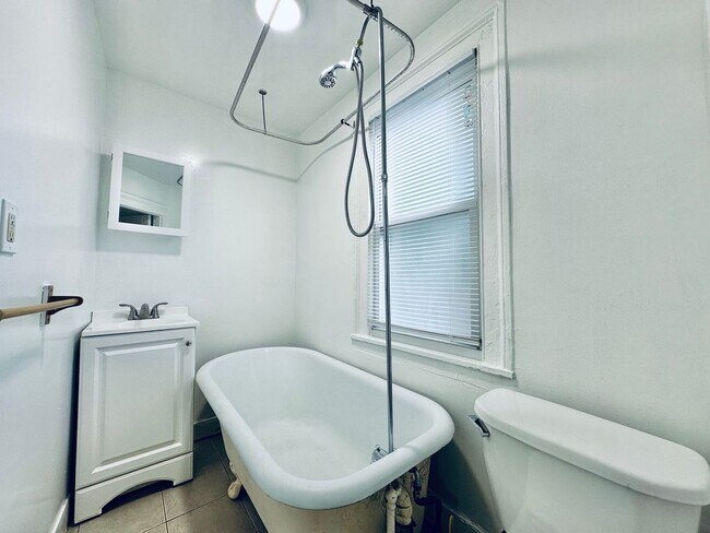 Building Photo - 175 Bradley St