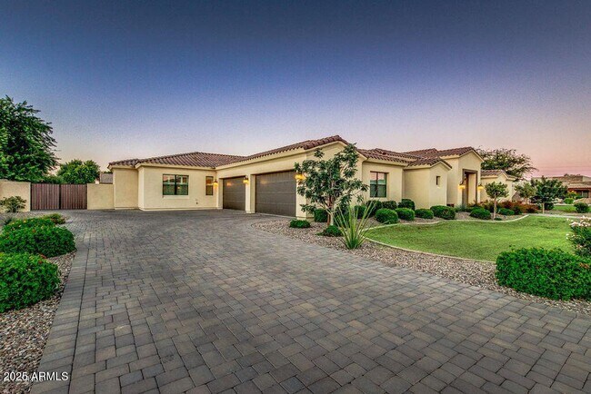 Building Photo - 2836 E Carob Dr
