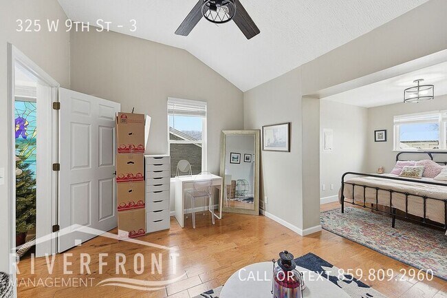 Building Photo - 325 W 9th St