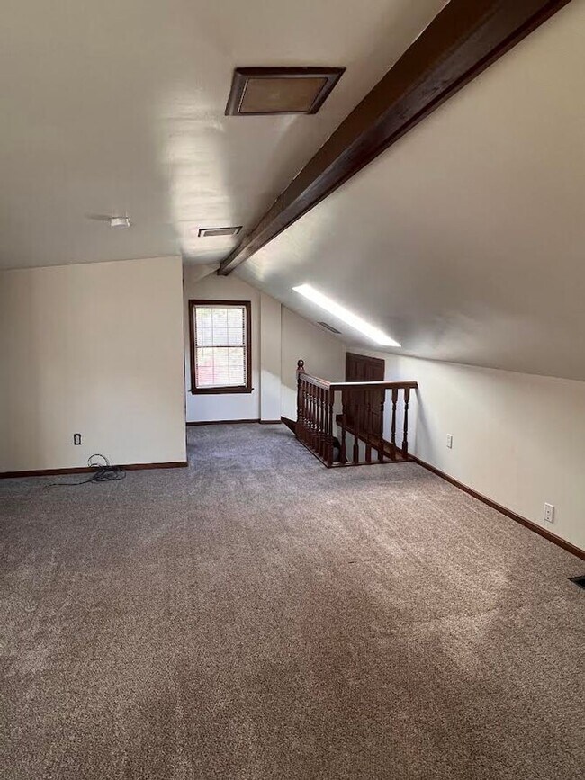 Building Photo - 926 Tibbetts Wick Rd