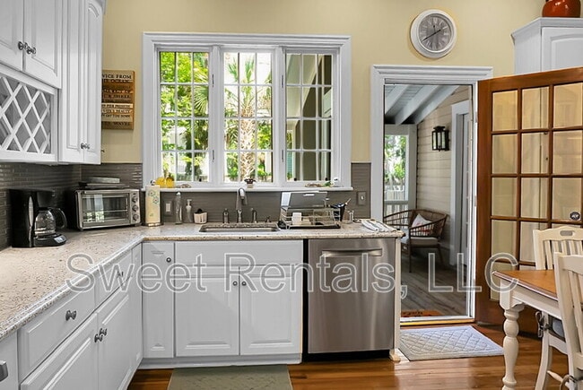 Building Photo - 6 Wentworth St