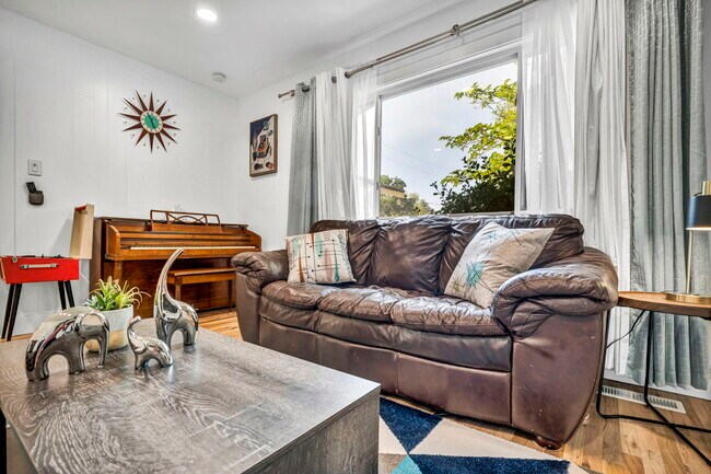 Building Photo - 405 Gregory Way