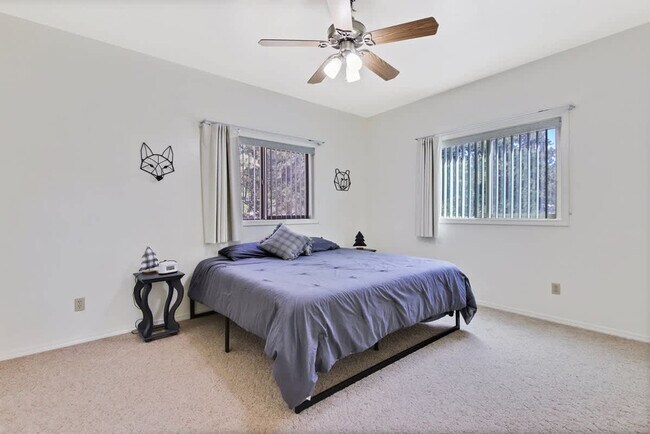 Building Photo - 1496 Pine Ridge Dr