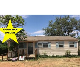 Building Photo - Handyman Special $0 First Month's Rent / “...