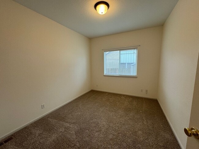 Building Photo - 3 bedroom 2 bath home in Sutherlin