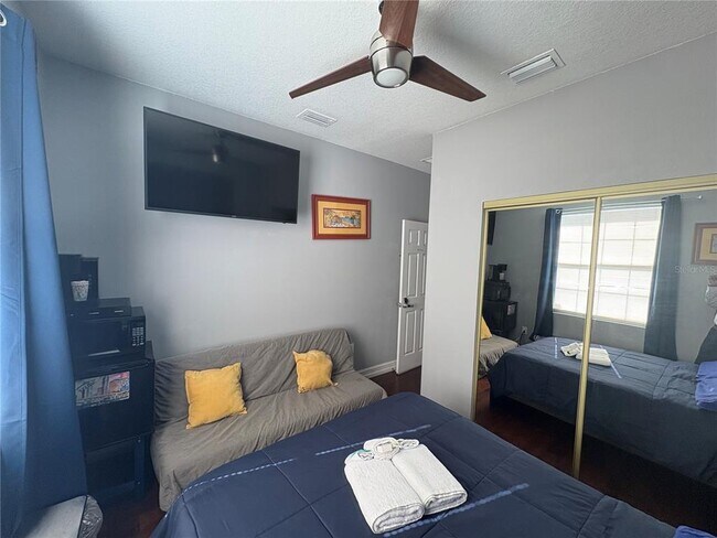 Building Photo - 6512 E 23rd Ave