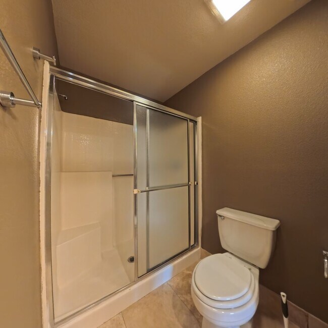 Building Photo - 220 E Flamingo Rd