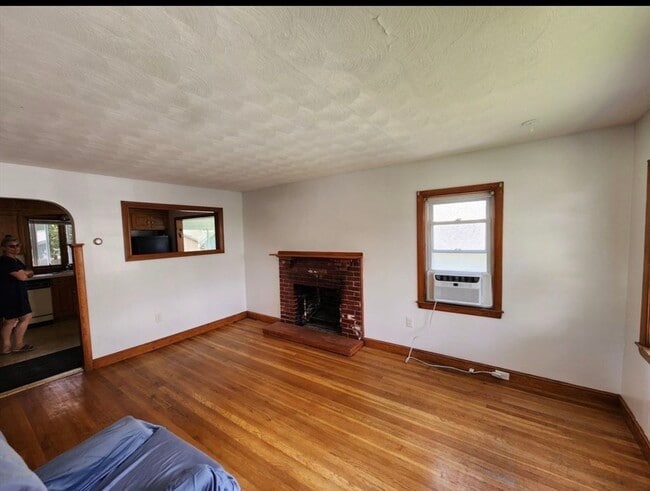 Building Photo - 9 Gregg St