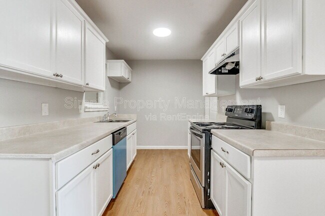 Building Photo - 813 S Midwest Blvd