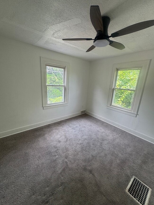 Building Photo - 275 Greensburg Pike