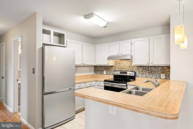 Building Photo - 102 Chesterfield Ln