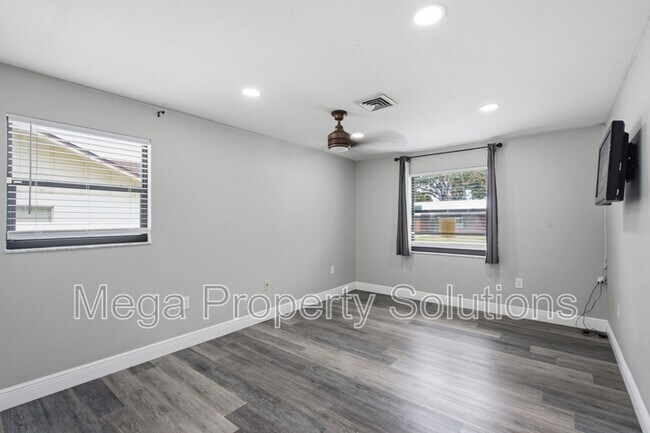 Building Photo - 1433 Ellison Ln