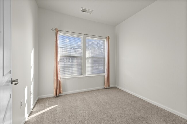 Building Photo - 712 White Walnut Ln