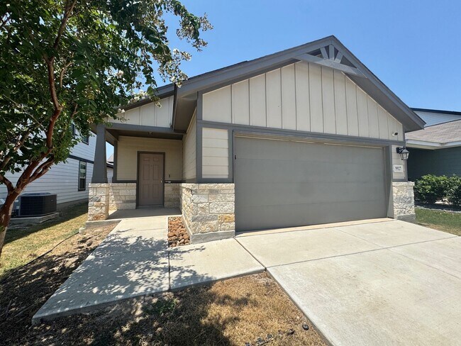 Building Photo - Move-In Ready Modern 4-Bedroom 2 Bath Home...