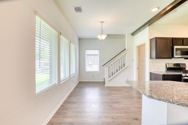 Building Photo - 407 Magnolia Ln