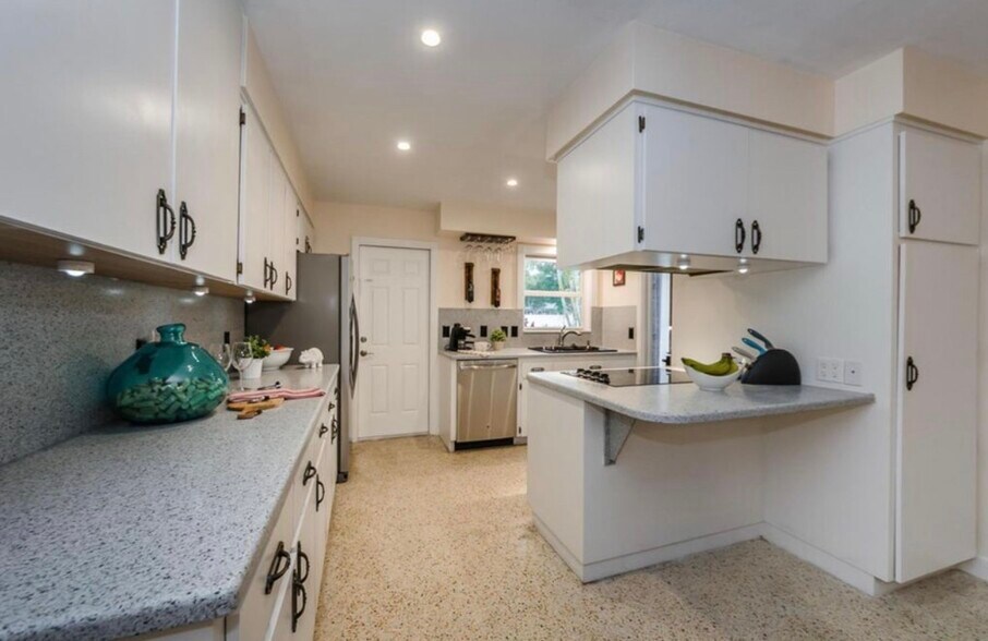 Building Photo - 245 Bel Forest Dr