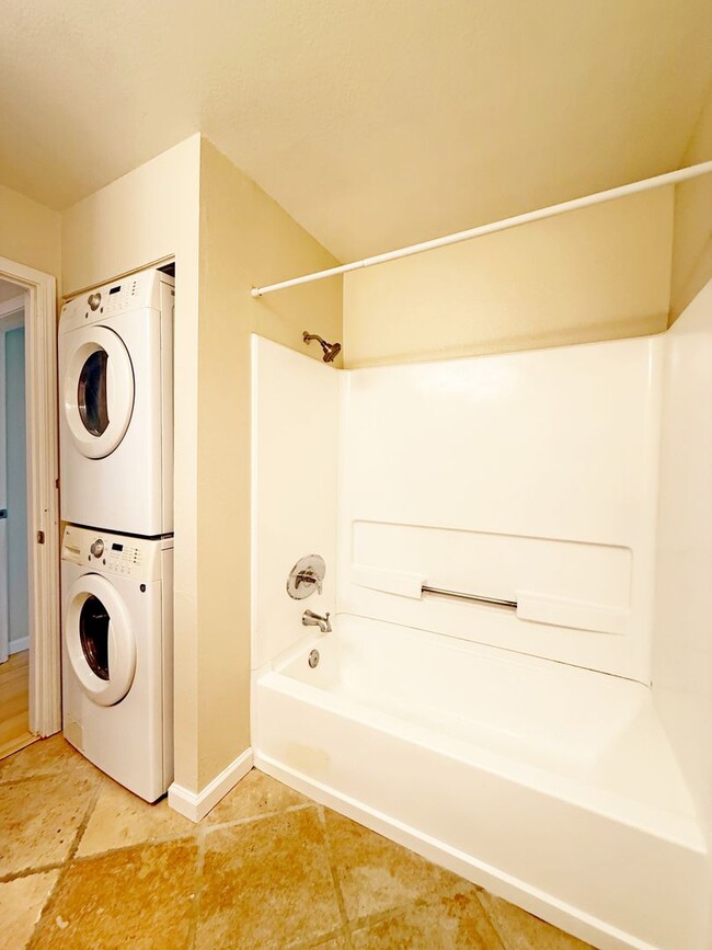 Building Photo - Deluxe Condo-2BR / 2BA near Santana Row/Santa Clara Valley Medical Center