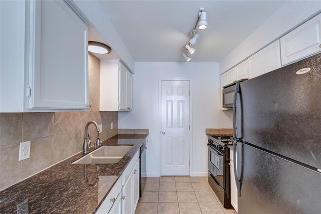 Building Photo - 2705 Nordham Dr