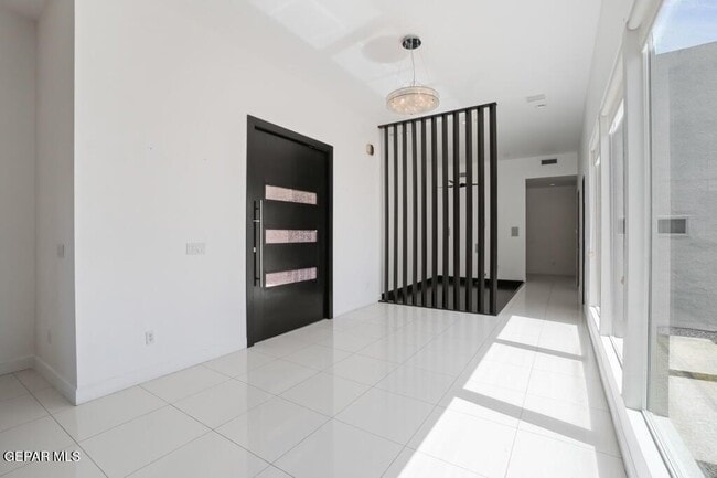 Building Photo - 6324 Via Serena Dr