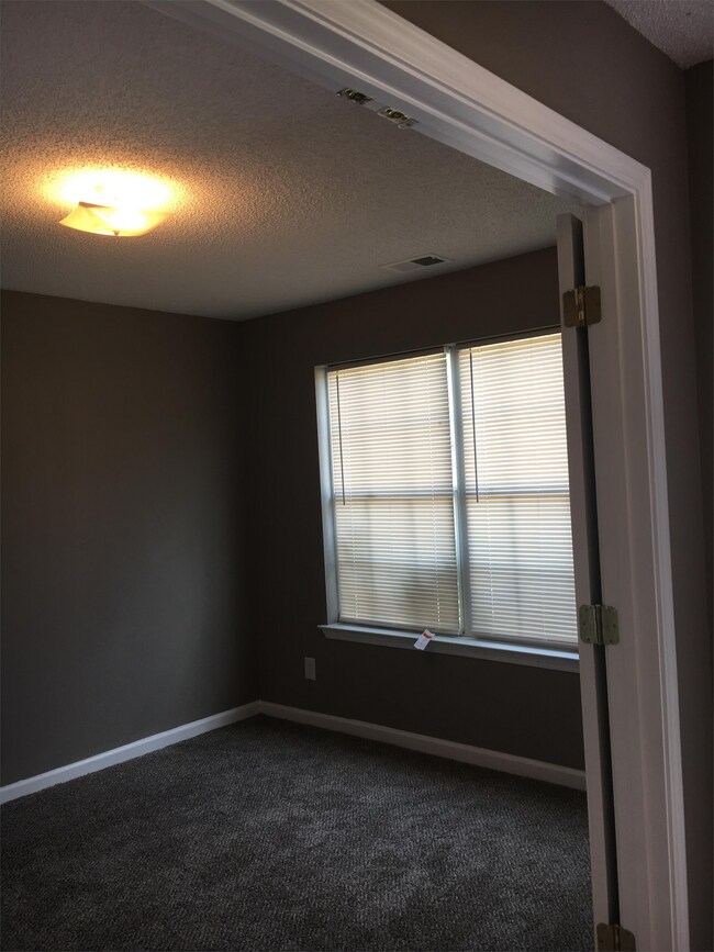 Building Photo - 1875 Carrington Dr