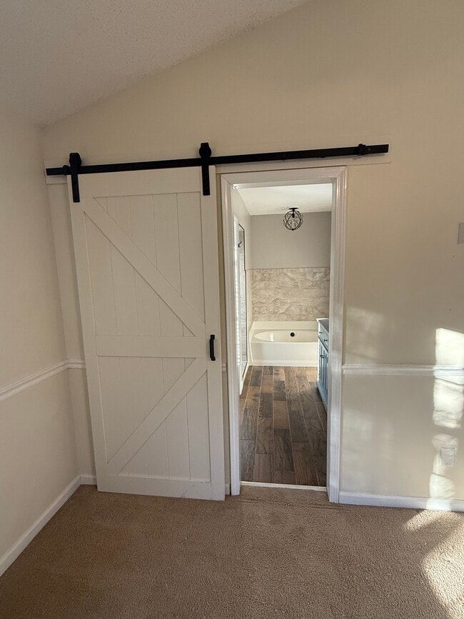 Building Photo - 8511 Stonebridge Dr