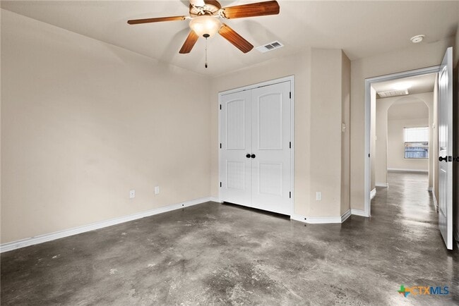 Building Photo - 5405 Fiesta Oak Dr