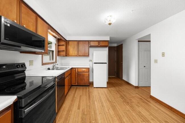 Building Photo - 3129 Windsor Dr
