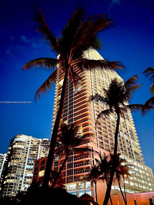 Building Photo - 16699 Collins Ave