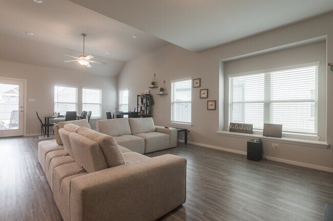 Building Photo - Gorgeous Two Story Home Featuring 2 Living spaces, 5 Bedrooms, and 3.5 Baths