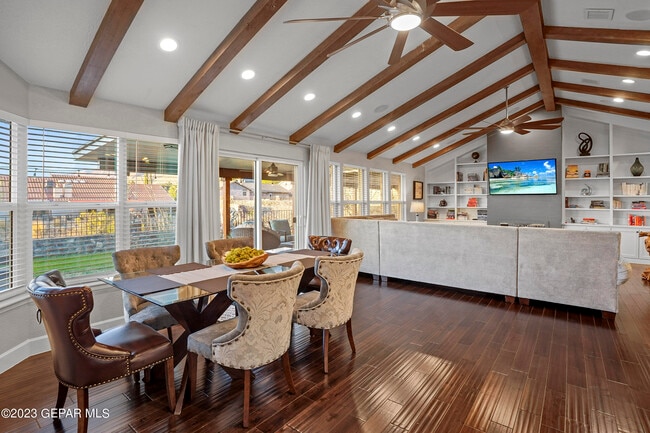 Building Photo - 413 Hollydale Dr