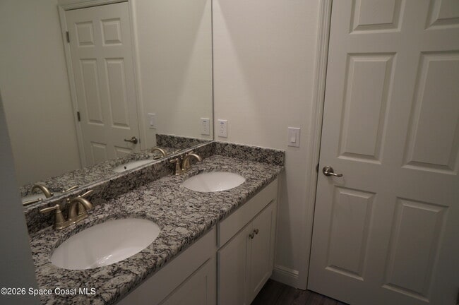 Building Photo - 153 Oakcrest Ave NE