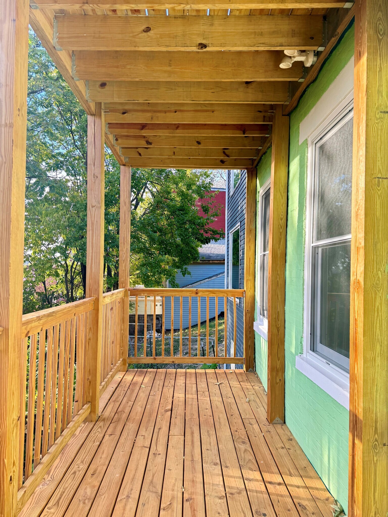 Building Photo - 39 E Clifton Ave