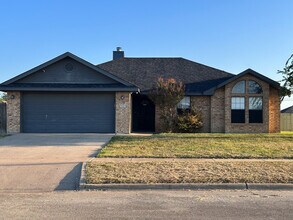 Building Photo - 2701 Littlepine Dr