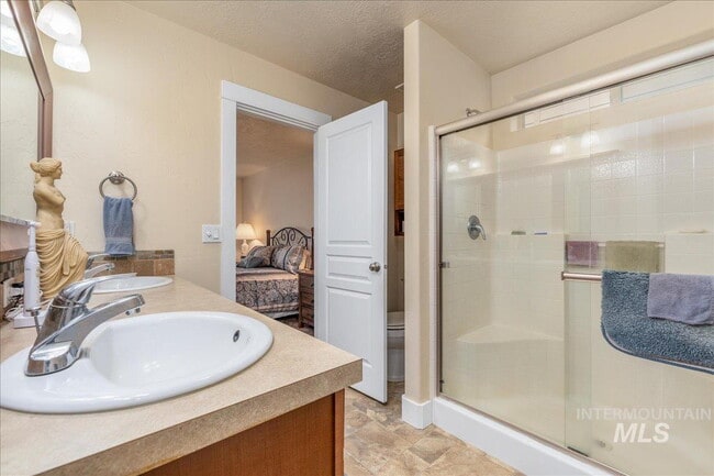 Building Photo - "Charming 3-Bedroom Home with 2 Full Baths in Boise's Sought-After West Dover Heights!"