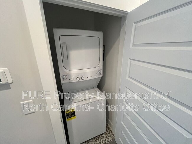 Building Photo - 2128 Electric Ln