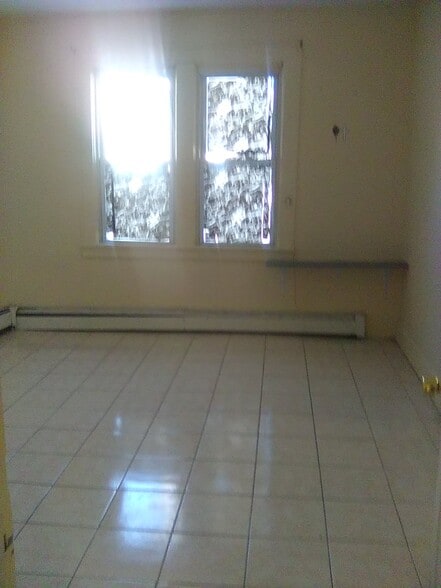 Building Photo - 92 Holly St