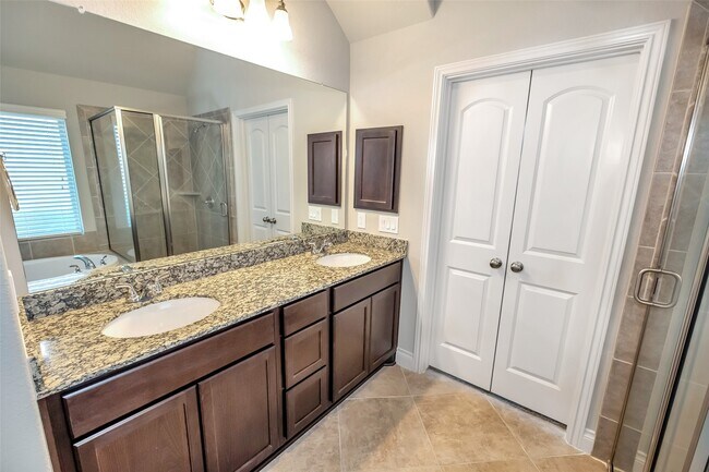 Building Photo - 2911 River Flower Ln