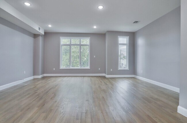 Building Photo - 362 Virginia Ave