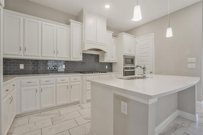 Building Photo - 1910 Graham Wy