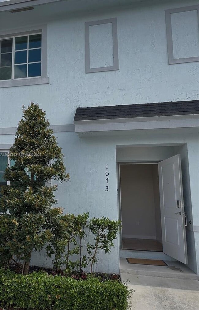 Building Photo - 1073 NW 5th St