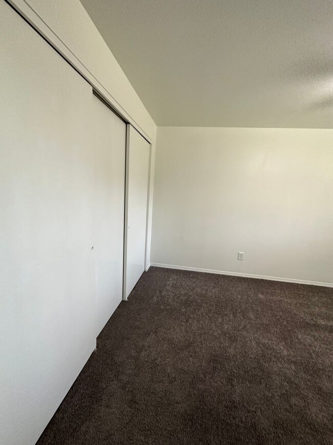 Building Photo - Cozy 1 Bed 1 Bath Downtown Renton !