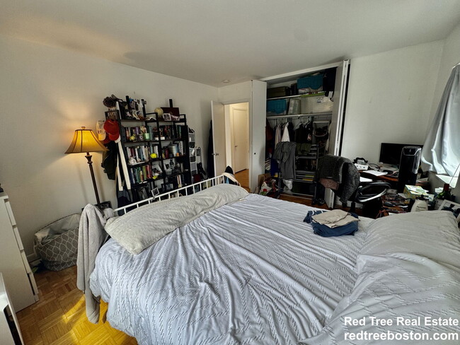 Building Photo - 2 Larose Pl